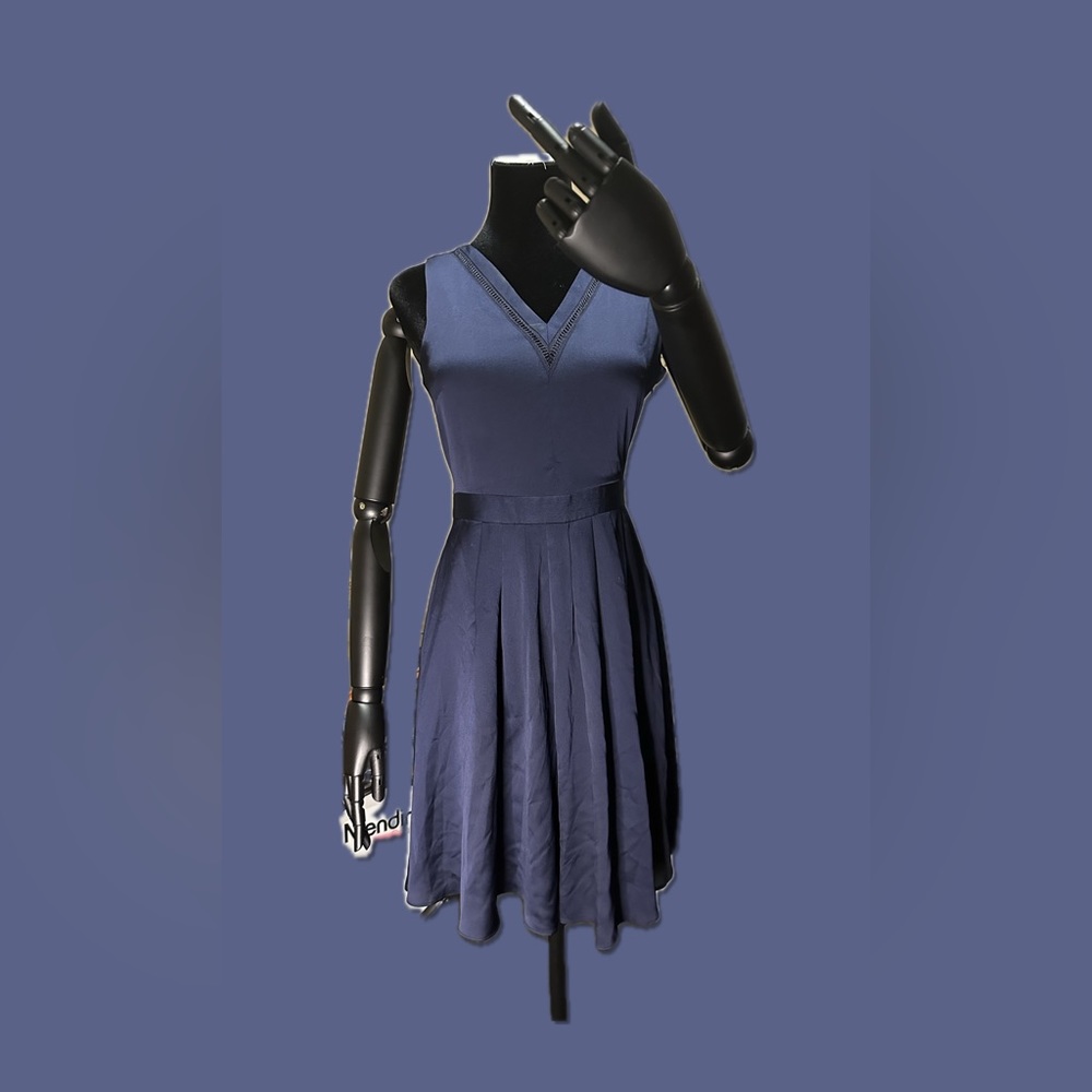 Banana Republic // Grey Blue // Sleeveless V Neck Dress // Size 0P